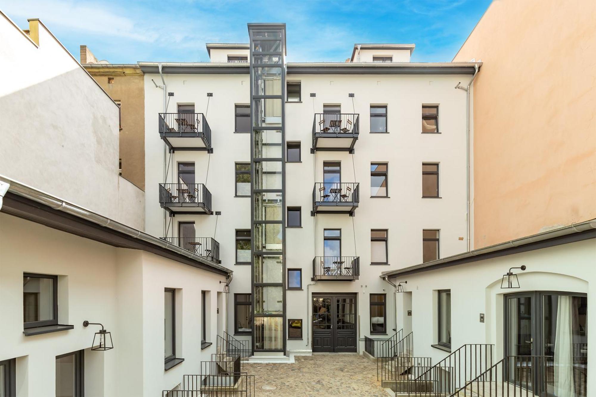Apartment Coolest In Berlin, Easy Check-in, Close To Center, Black & White Maisonette #6